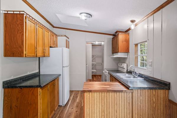 454 Mountain View Rd, New Castle, PA 16101-8726