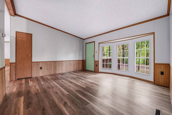 454 Mountain View Rd, New Castle, PA 16101-8726