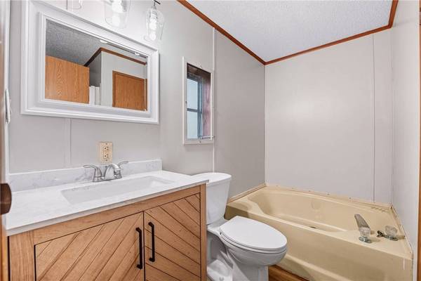 454 Mountain View Rd, Union Twp, PA 16101