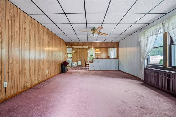 161 W Beechwood Rd, North Beaver Twp, PA 16112