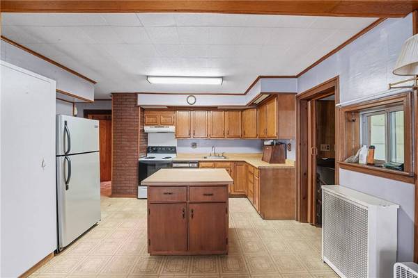 161 W Beechwood Rd, North Beaver Twp, PA 16112