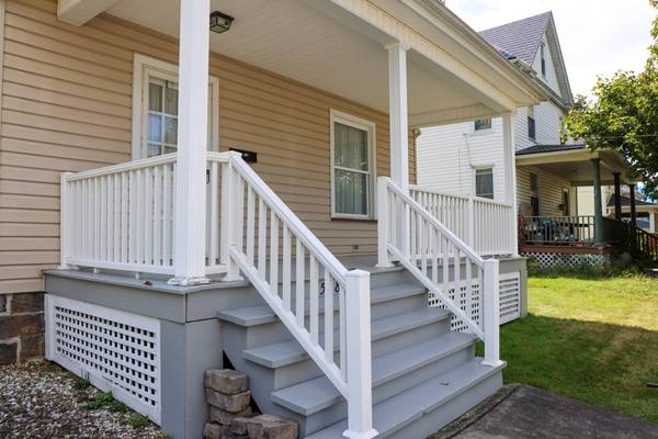 518 E Winter Ave, New Castle, PA 16105-2444