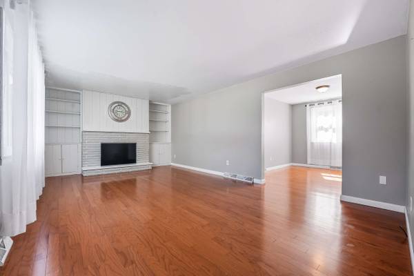 217 Meadowbrook Dr, New Wilmington, PA 16142-1422