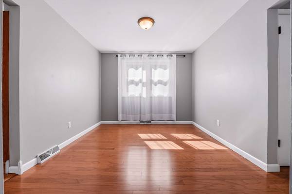 217 Meadowbrook Dr, New Wilmington, PA 16142-1422