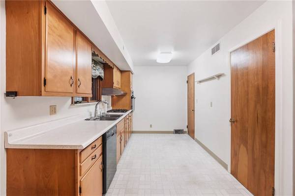 216 Vine Ct, New Wilmington Boro, PA 16142