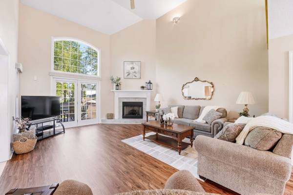 2431 Woodland Hills Dr, New Castle, PA 16101-5571