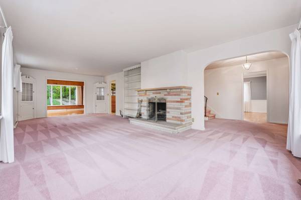 216 Vine Ct, New Wilmington, PA 16142-1219