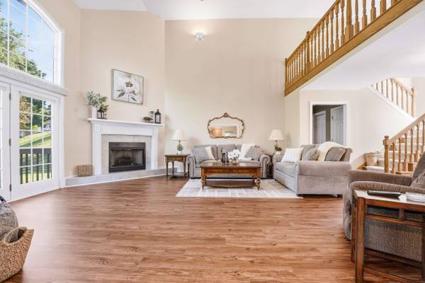 2431 Woodland Hills Dr, New Castle, PA 16101-5571