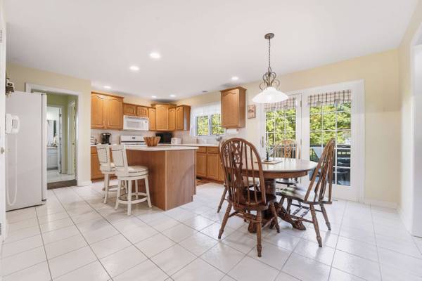 2431 Woodland Hills Dr, New Castle, PA 16101-5571