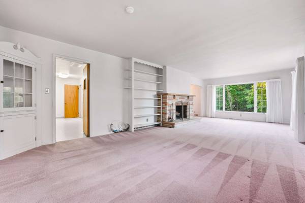 216 Vine Ct, New Wilmington, PA 16142-1219