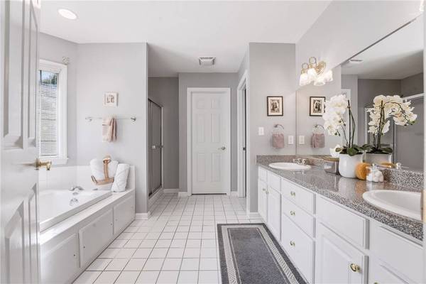 2431 Woodland Hills Dr, Shenango Twp, PA 16101