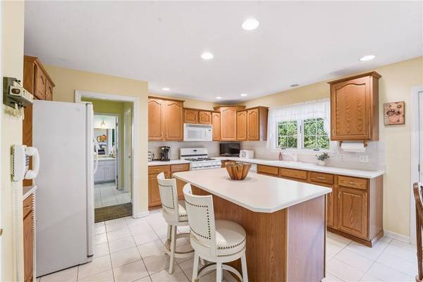 2431 Woodland Hills Dr, Shenango Twp, PA 16101