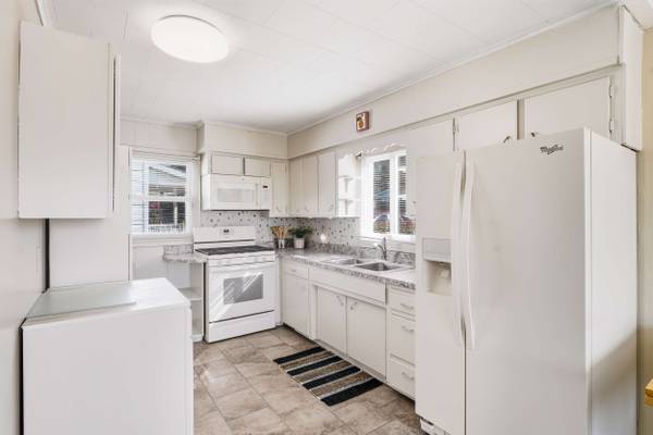 1613 Wooley Ave, New Castle, PA 16101-5153