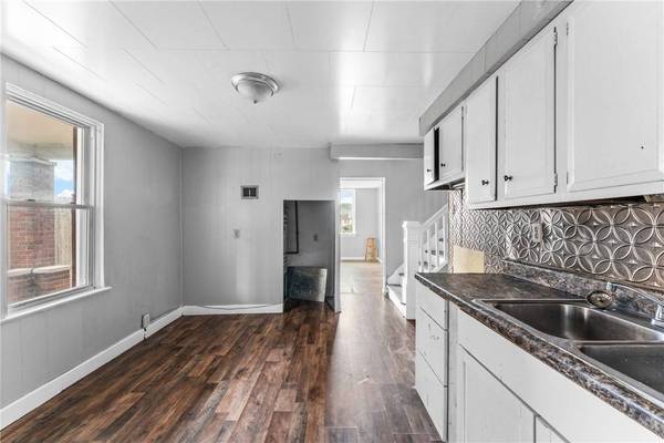 1205 Lawrence Ave, Ellwood City, PA 16117