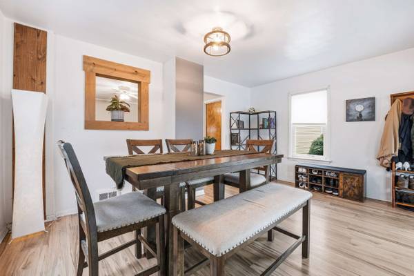 16 S 9th St, Sharpsville, PA 16150-2006