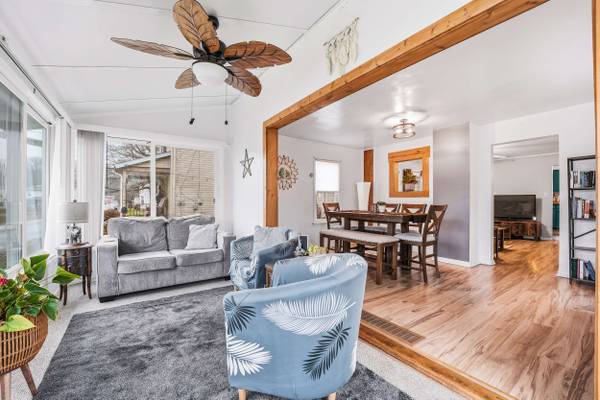 16 S 9th St, Sharpsville, PA 16150-2006