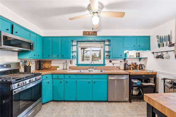 16 S 9th St, Sharpsville, PA 16150