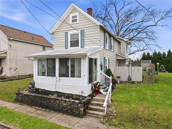 16 S 9th St, Sharpsville, PA 16150