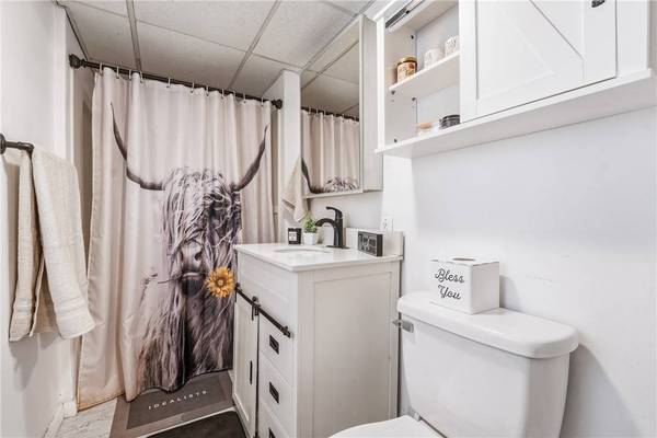 16 S 9th St, Sharpsville, PA 16150