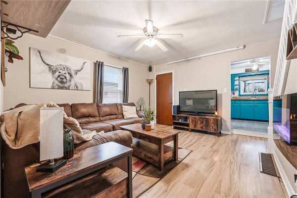 16 S 9th St, Sharpsville, PA 16150