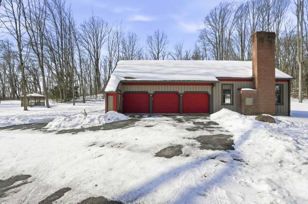 1725 Mt Jackson Rd, Enon Valley, PA 16120-1321