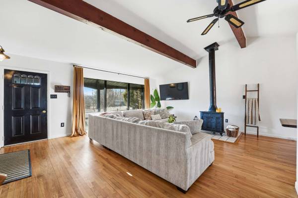 2878 Plank Rd, New Castle, PA 16105-1551