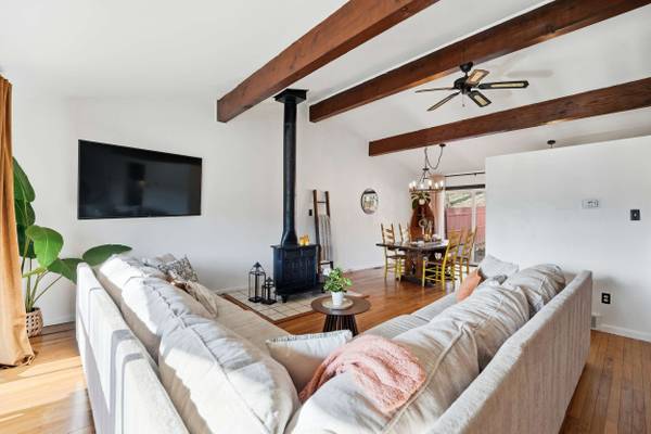 2878 Plank Rd, New Castle, PA 16105-1551