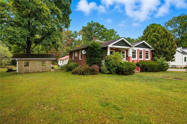 161 W Beechwood Rd, North Beaver Twp, PA 16112