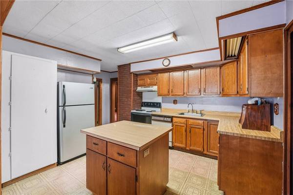 161 W Beechwood Rd, North Beaver Twp, PA 16112