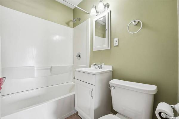 2206 Delaware Ave, New Castle, PA 16105