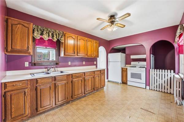 2206 Delaware Ave, New Castle, PA 16105