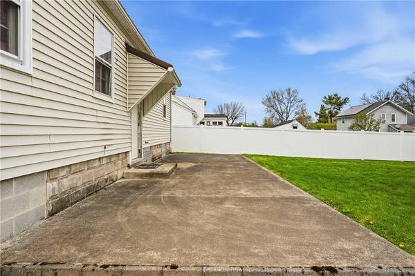 2206 Delaware Ave, New Castle, PA 16105