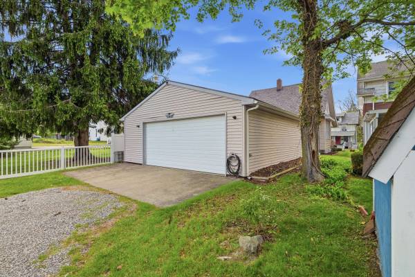 522 E Winter Ave, New Castle, PA 16105-2444