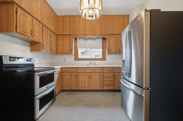 220 E Sheridan Ave, New Castle, PA 16105-2561