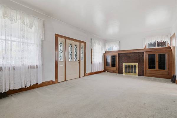 220 E Sheridan Ave, New Castle, PA 16105-2561