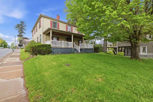 101 N Market St, New Wilmington, PA 16142-1182