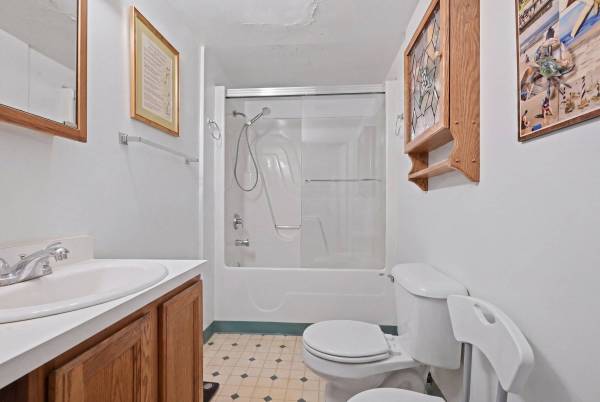 101 N Market St, New Wilmington, PA 16142-1182