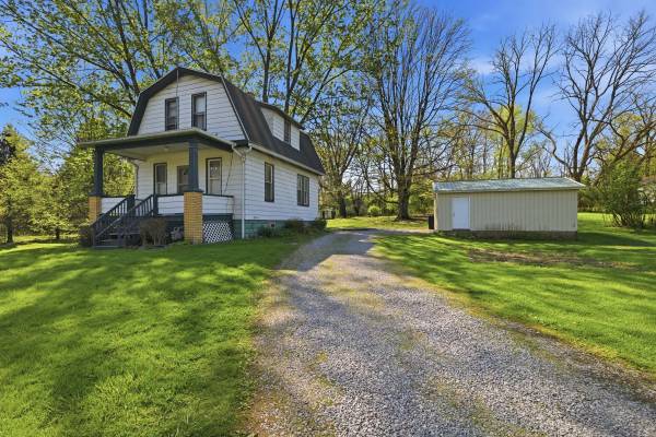 1239 Rebecca St, New Castle, PA 16101-8513