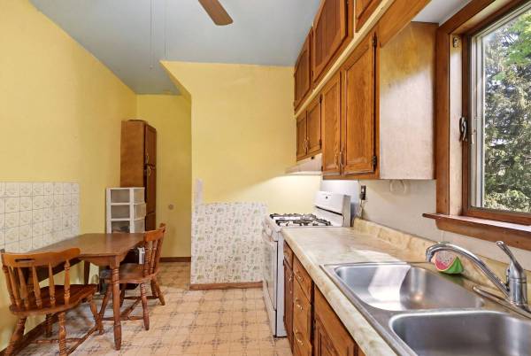 1239 Rebecca St, New Castle, PA 16101-8513