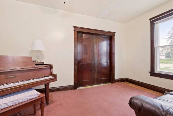1239 Rebecca St, New Castle, PA 16101-8513