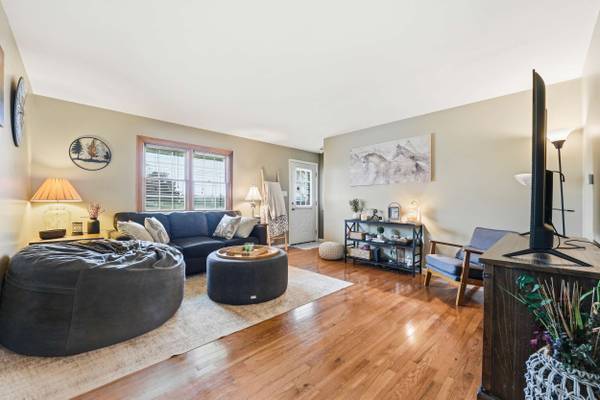 323 Brewster Rd, New Castle, PA 16102-3005