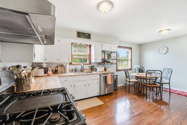323 Brewster Rd, New Castle, PA 16102-3005