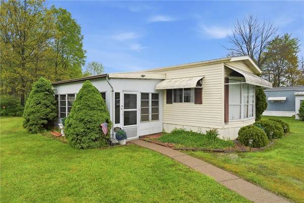 1515 Lee Ln, Grove City Boro, PA 16127