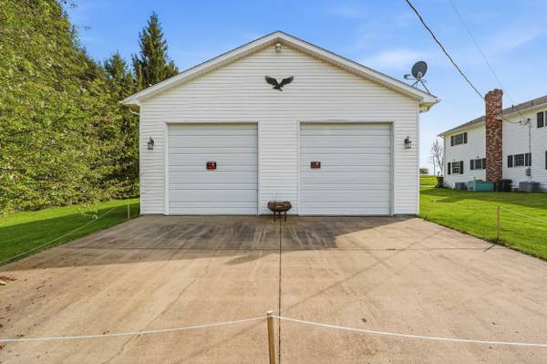 323 Brewster Rd, New Castle, PA 16102-3005