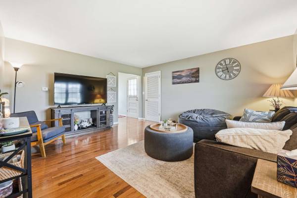 323 Brewster Rd, New Castle, PA 16102-3005