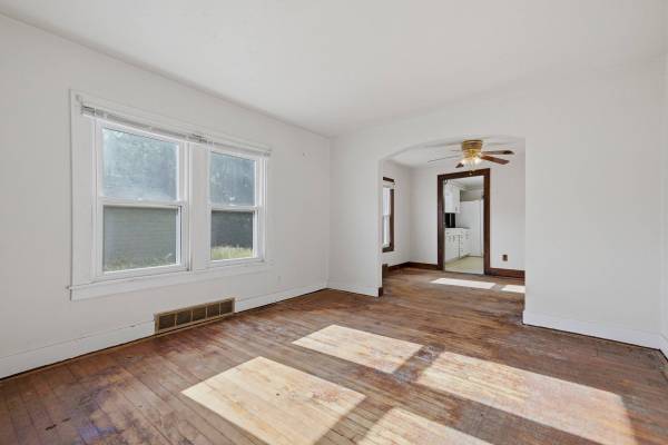 118 E Fairmont Ave, New Castle, PA 16105-2146