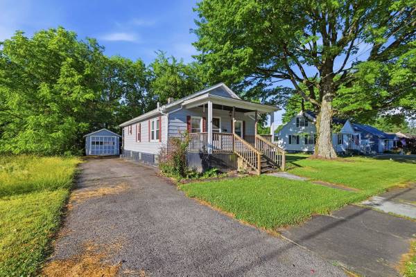 118 E Fairmont Ave, New Castle, PA 16105-2146