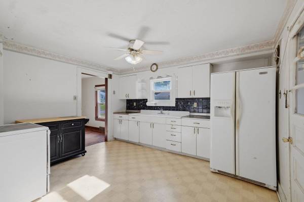118 E Fairmont Ave, New Castle, PA 16105-2146
