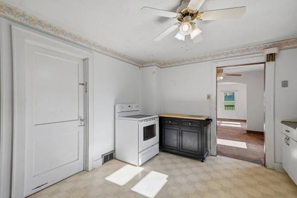 118 E Fairmont Ave, New Castle, PA 16105-2146