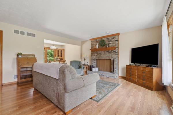 2956 Acre Rd, New Castle, PA 16101-9676